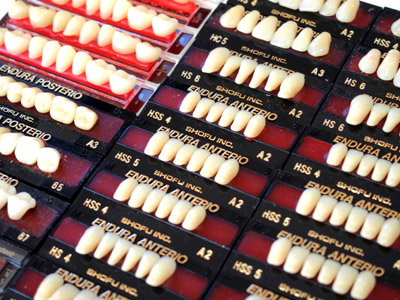 ���ꎕ�Ɏg����d�����W���̎��E�����s�`�斃�z�\��